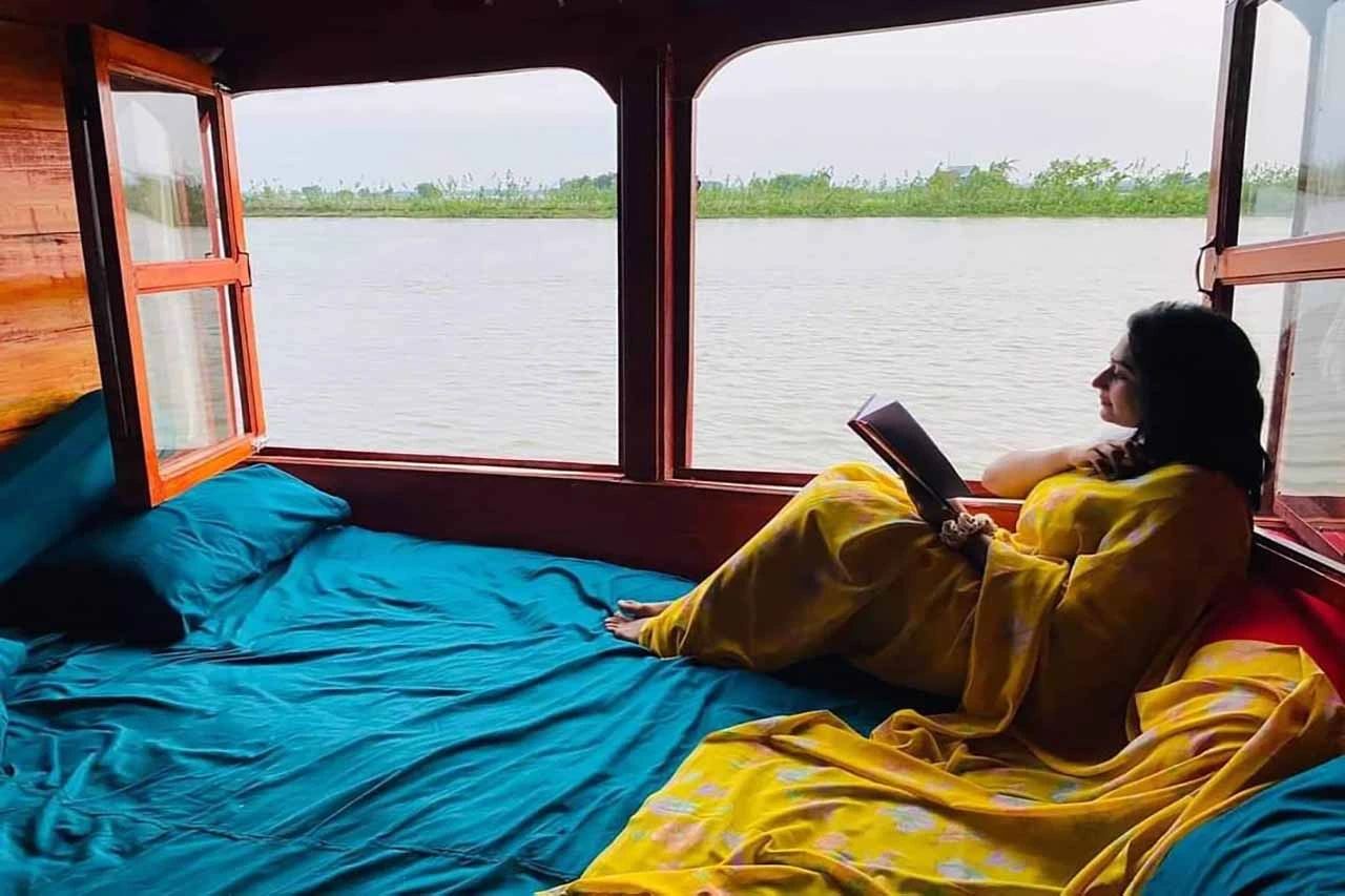 স্বচ্ছ পানির বুকে হাওর বিলাস 7 হাওড় বিলাস
