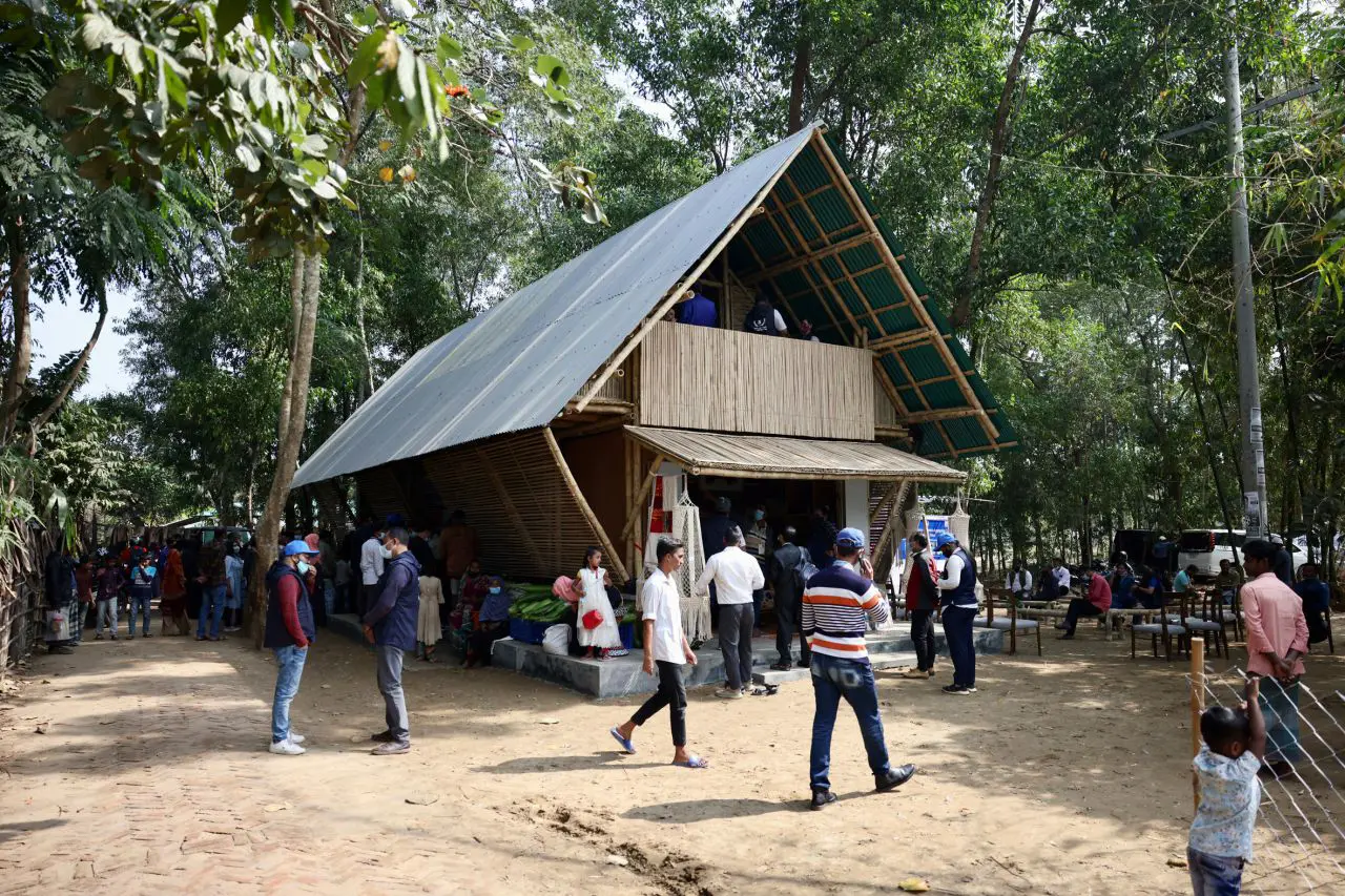 ডিজেন আর্কিটেক্ট অব দ্য ইয়ার পুরস্কার জিতলো ‘মেরিনা তাবাসসুম আর্কিটেক্টস’ 6 বাংলাদেশের নিম্নআয়ের মানুষদের জন্য বাসযোগ্য পরিবেশ তৈরিতে কাজ করে যাচ্ছে মেরিনা তাবাসসুম আর্কিটেক্টস।ছবি: আসিফ সালমান