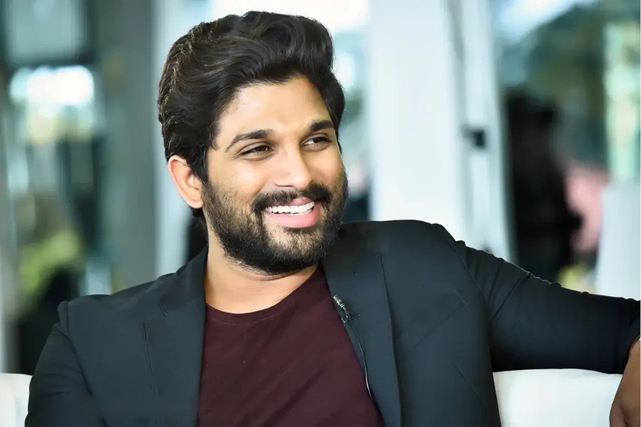 ‘পুষ্পা-২’র নায়কের বাড়িতে হামলা 7 Allu arjun