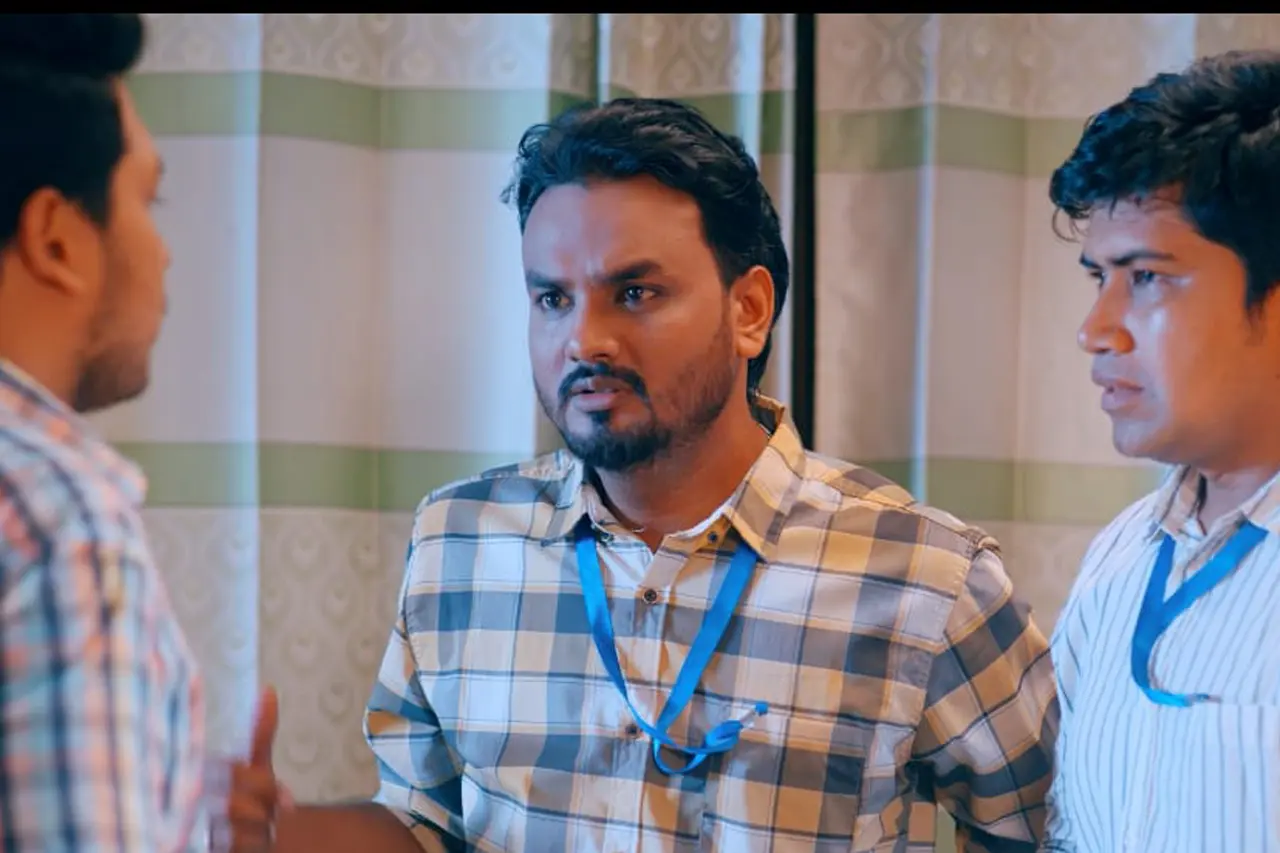 ইউটিউব মাতাচ্ছে নির্মাতা রাজ্জাক রাজের ‘‘বউ পাগল আনিস'' 6 bou pagol anis