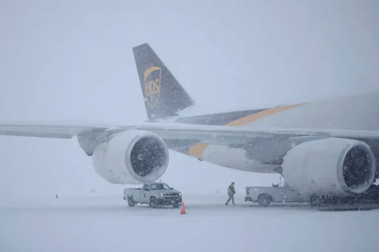 তুষারঝড়ে বিপর্যস্ত আমেরিকা 6 Snowfall 1