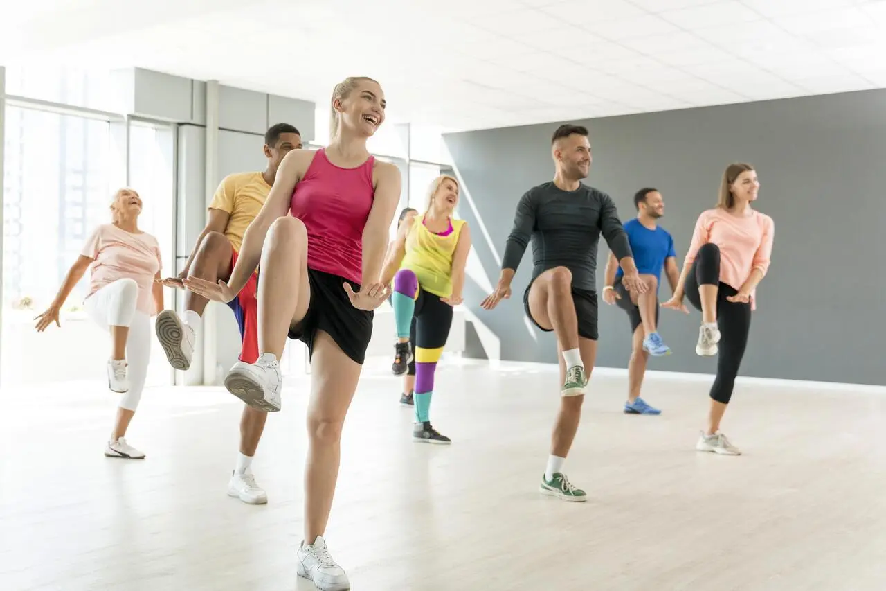 হতাশার সমাধান হোক শরীরচর্চায়! 6 active people taking part zumba