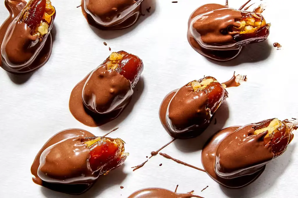 ইফতারের টেবিলে থাকুক চকলেটে ডুবানো খেজুর 6 Article Vegan Chocolate Date Sna