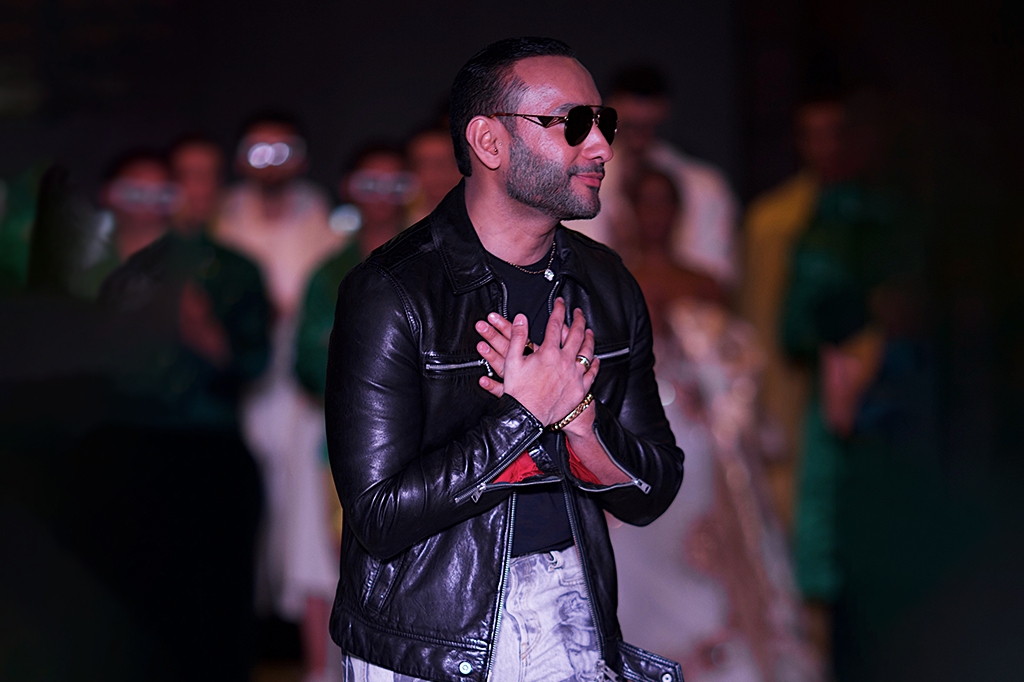 প্যারিস মাতিয়েছে জুরহেমের 'সোলারিস' 8 single