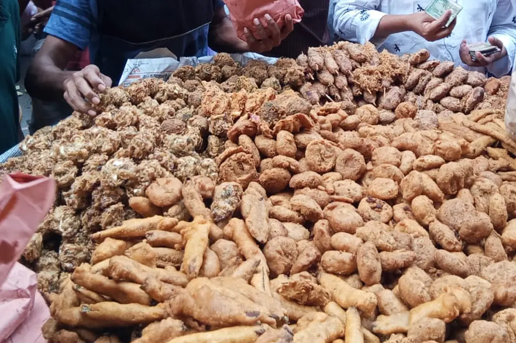ছবিতে পুরান ঢাকার ঐতিহ্যবাহী ইফতার আইটেম 8 ইফতার