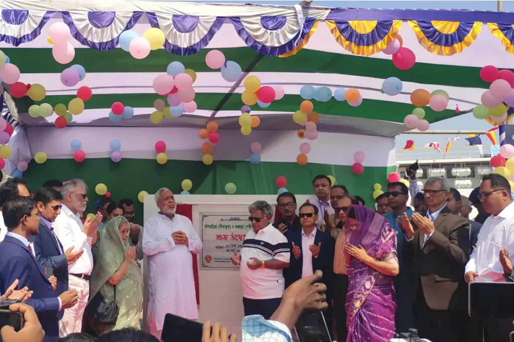 প্রথমবারের মতো দেশে সমুদ্রপথে ফেরি চলাচল শুরু 6 ফেরি উদ্বোধন