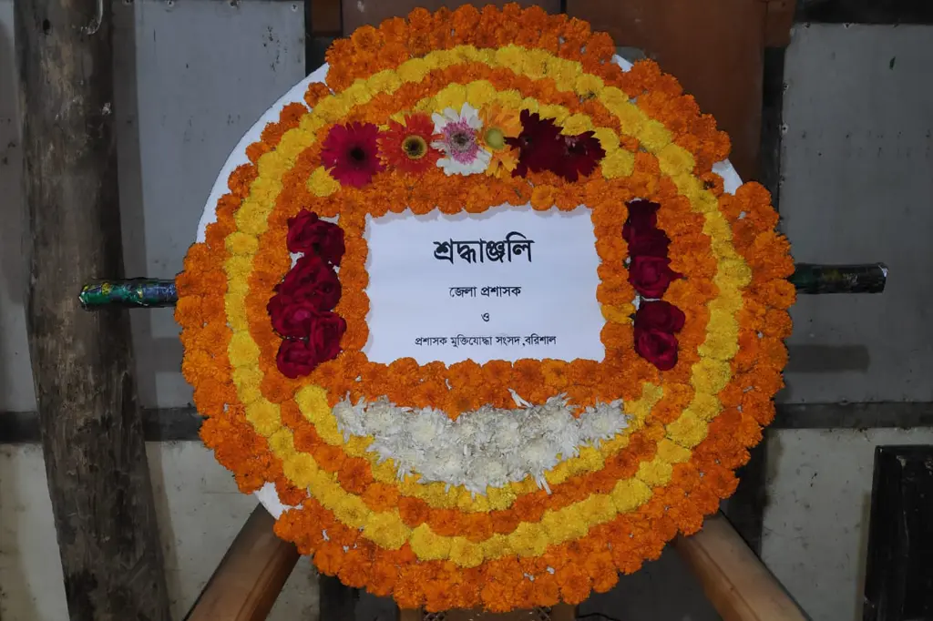 মেহেন্দীগঞ্জে মুক্তিযোদ্ধা আবুল হোসেন ফরাজীকে রাষ্ট্রীয় মর্যাদায় দাফন 6 মুক্তিযোদ্ধা আবুল হোসেন ফরায়েজী