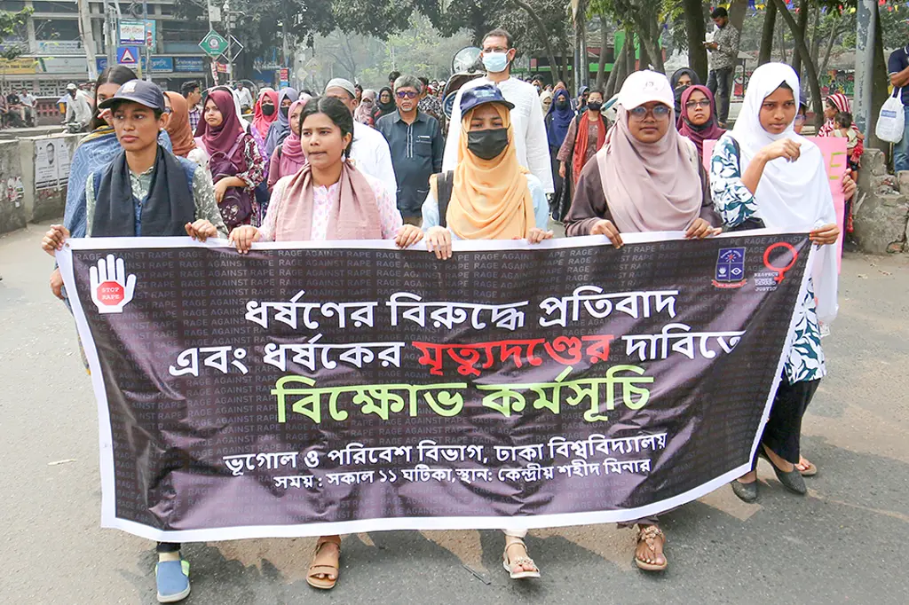 ধর্ষকের শাস্তি দাবিতে সোচ্চার ঢাকা বিশ্ববিদ্যালয় 10 শহীদ মিনার