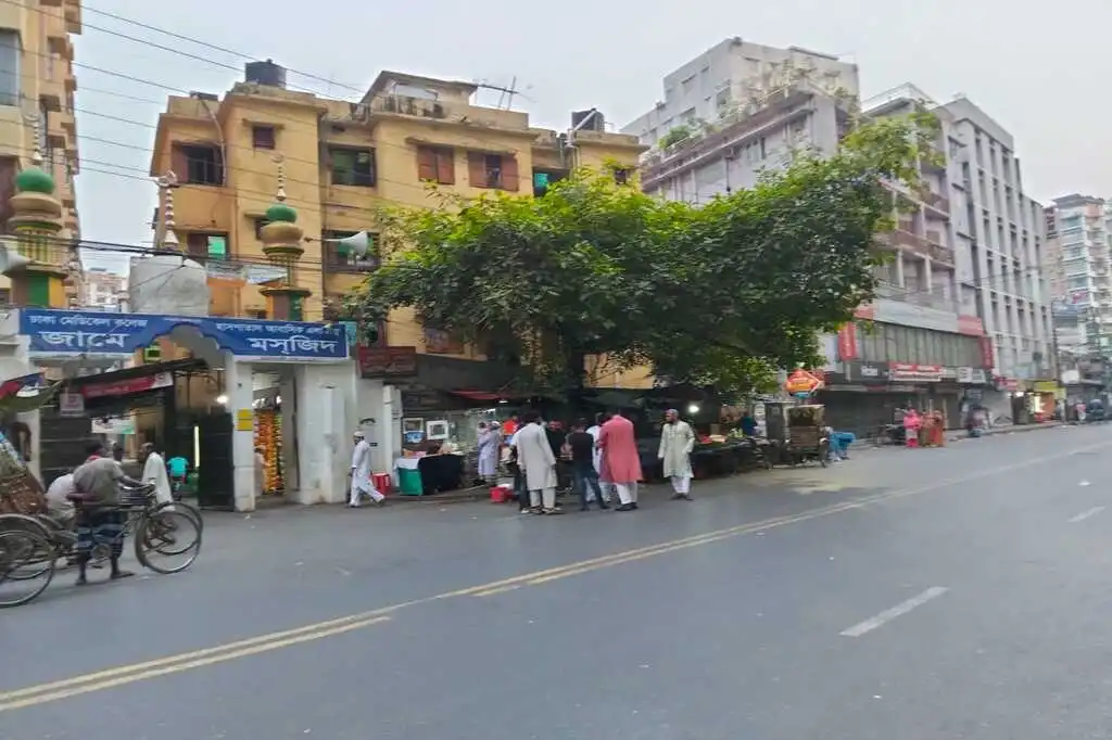 রাজধানীর মোড়ে মোড়ে মানুষের জম্পেজ আড্ডা 6 friend