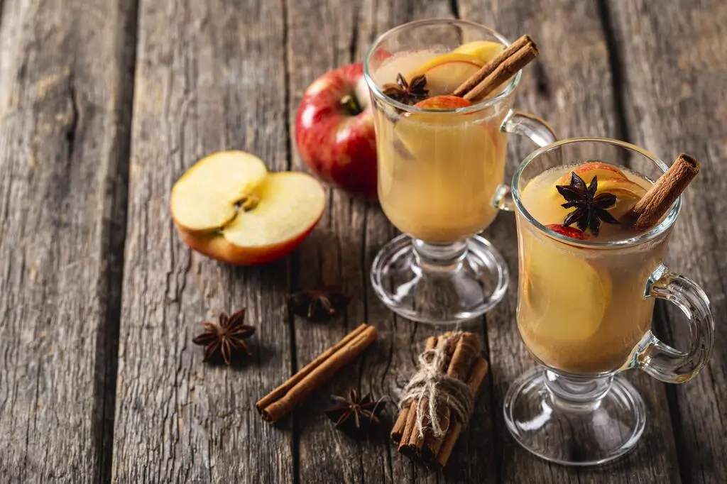 ঈদের পর শরীর ফিট রাখবে যে ৪ রকমের পানীয় 7 high angle delicious apple drink 1