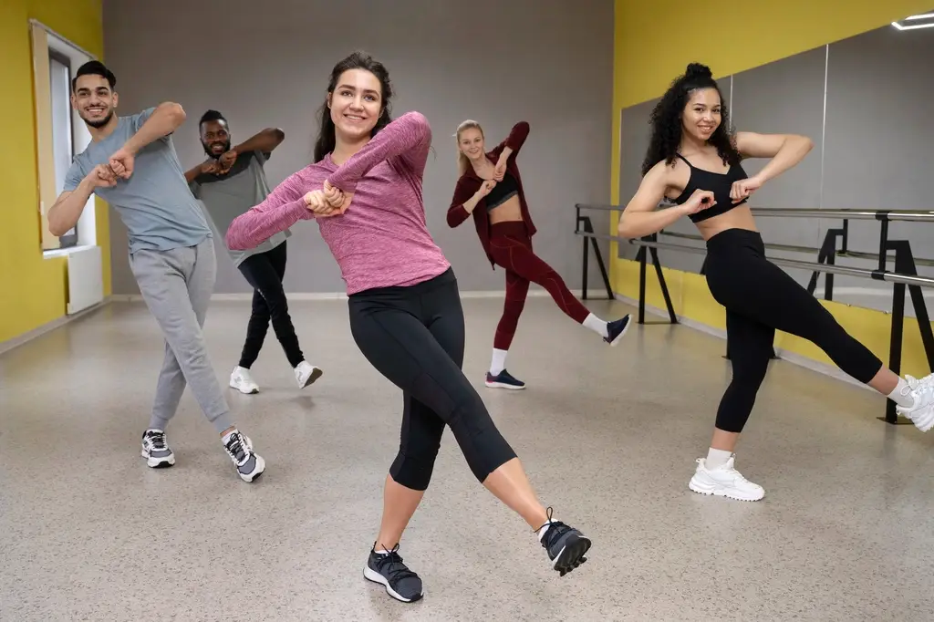 শরীর ও মন সুস্থ রাখে নাচ 6 people taking part dance therapy