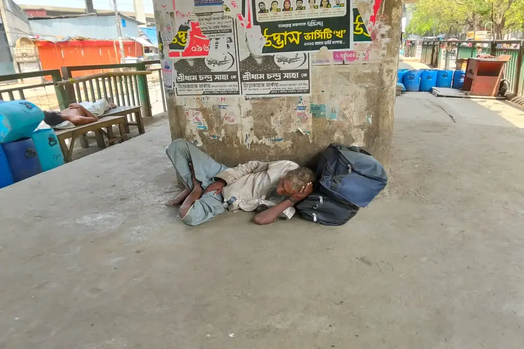 উৎসবের আনন্দ স্পর্শ করে না তাদের 6 sleep1