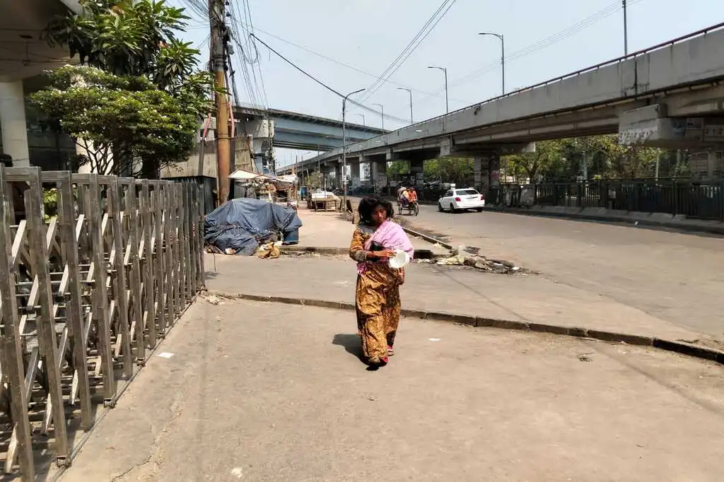 উৎসবের আনন্দ স্পর্শ করে না তাদের 7 walk