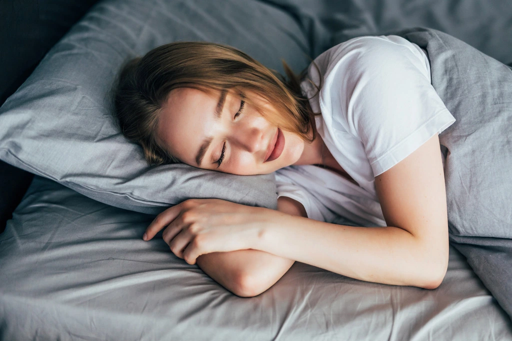 সারা বছর শরীর ফিট রাখার সহজ তিনটি সূত্র 7 woman sleeping