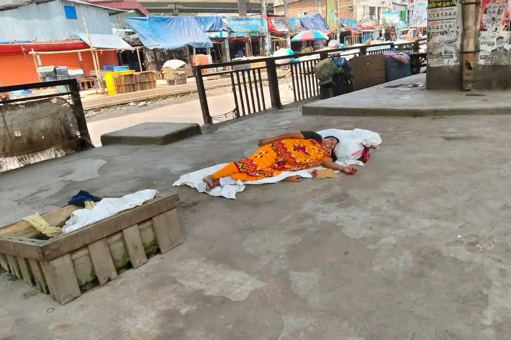 উৎসবের আনন্দ স্পর্শ করে না তাদের 9 women