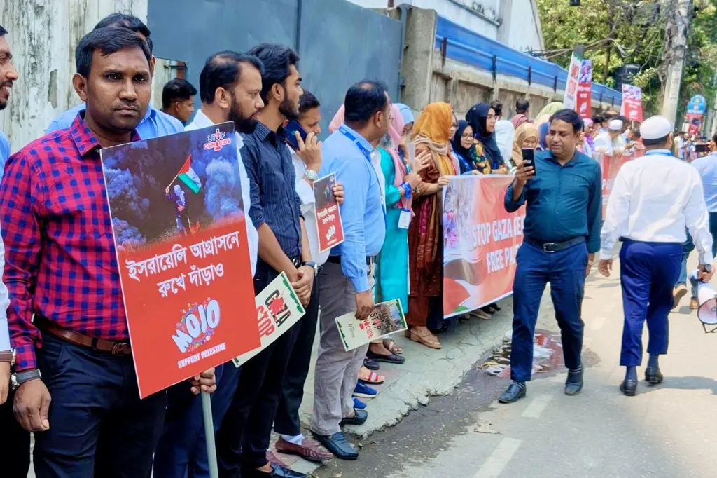 ফিলিস্তিনের পক্ষে তেজগাঁওয়ে আকিজ রিসোর্সের মানববন্ধন 6 আকিজ রিসোর্স