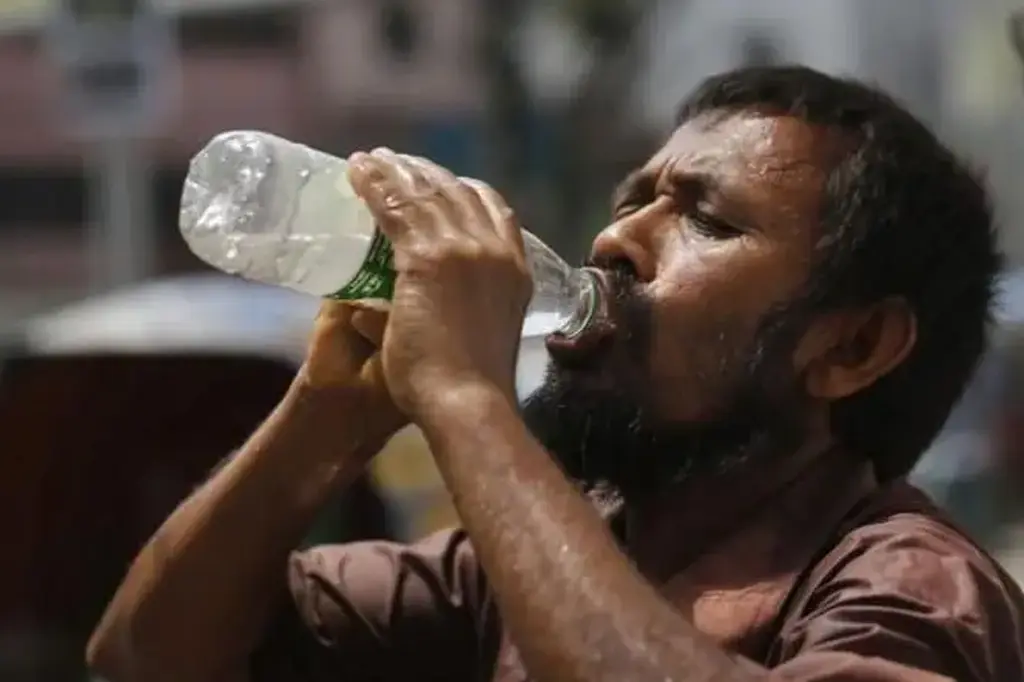 হিট স্ট্রোক থেকে বাঁচার উপায় 6 গরম