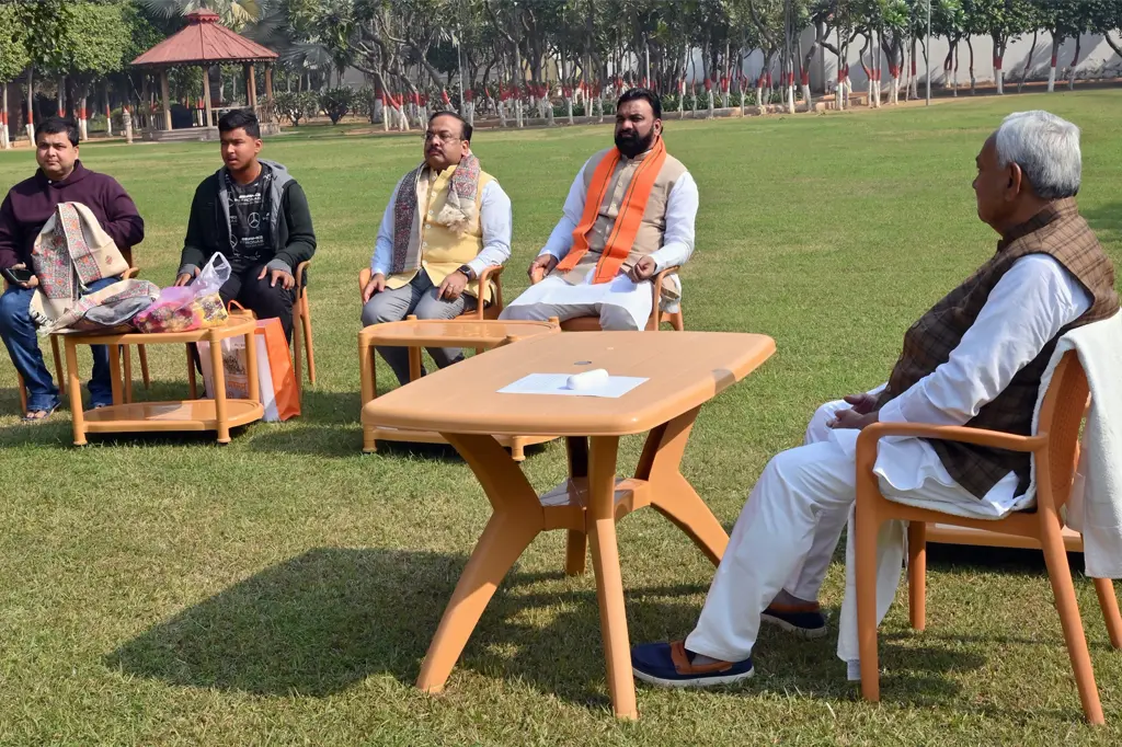 বৈভবকে ১০ লাখ রুপি দিলেন বিহারের মুখ্যমন্ত্রী 7 বিহার