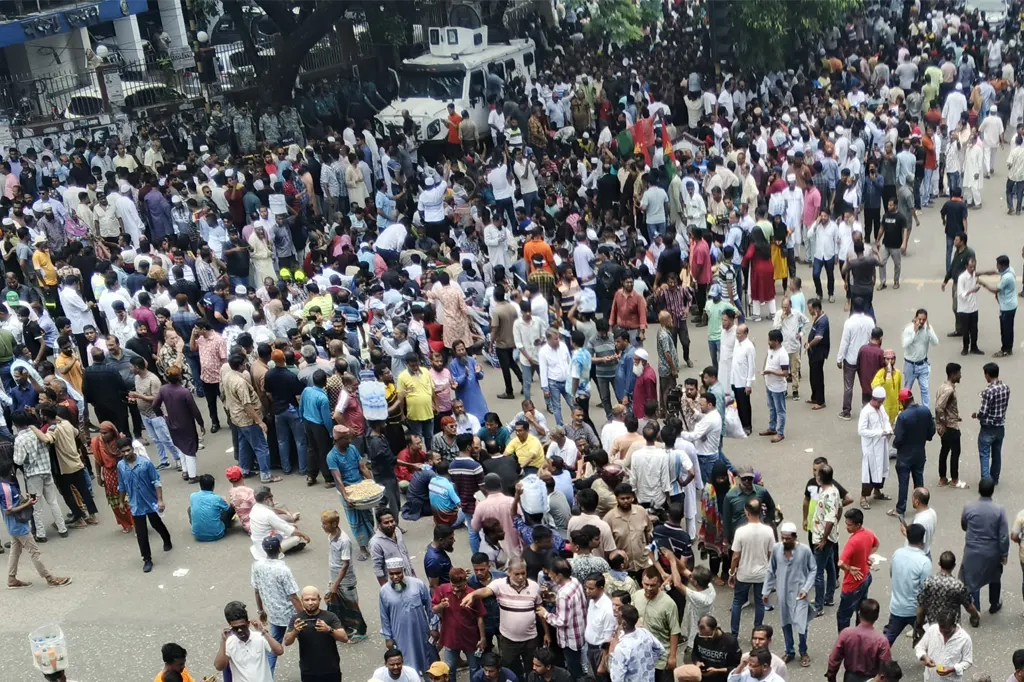 মৎস্য ভবনের সামনে ইশরাক সমর্থকদের অবস্থান 7 bhaban3
