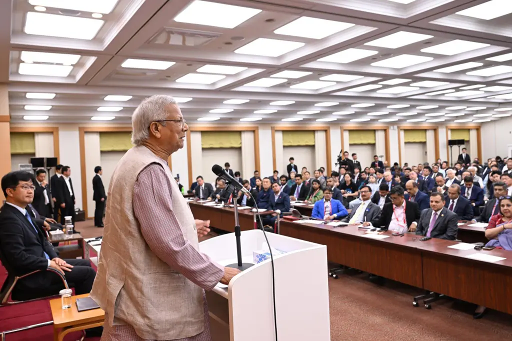 বাংলাদেশ থেকে ১ লাখ শ্রমিক নেবে জাপান 6 ড. ইউনূস 3
