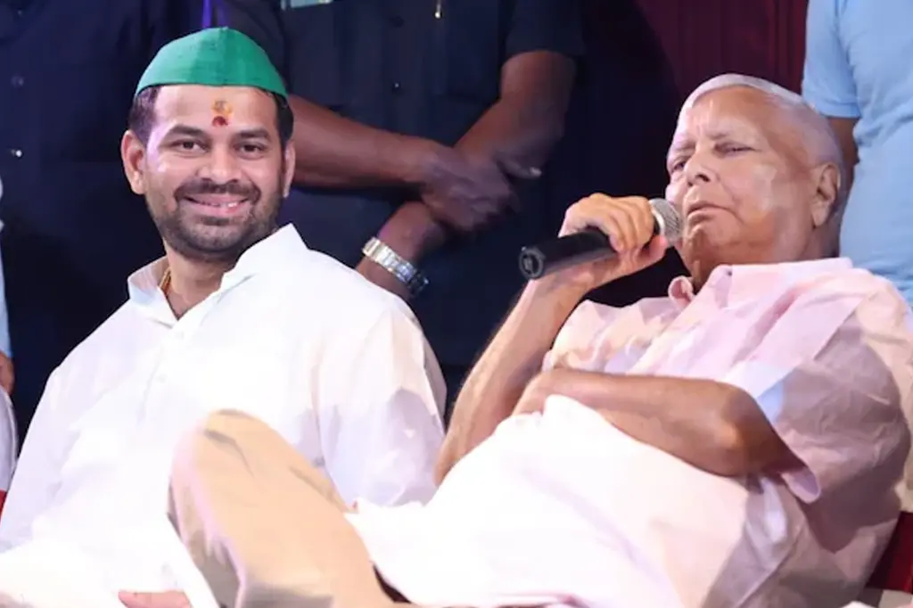 বান্ধবীর ছবি পোস্ট করে দল ও পরিবার থেকে লালুপ্রসাদের ছেলে বহিষ্কার 6 তেজ ও লালু