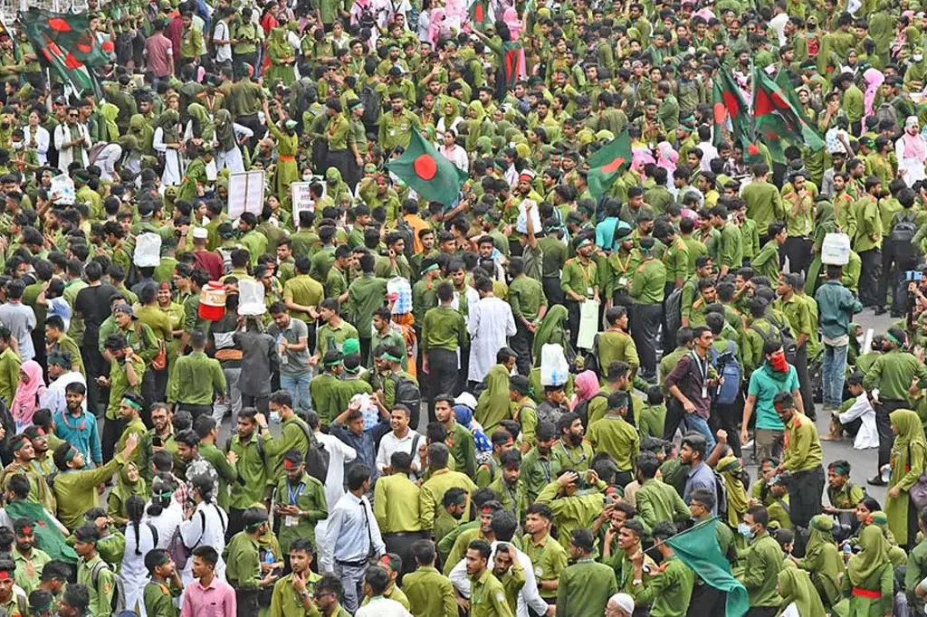 শাহবাগে নার্সিং শিক্ষার্থীদের অবরোধ 6 নারসিং