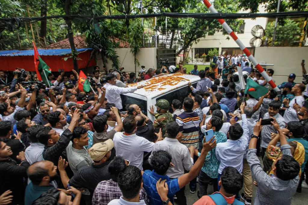দেশবাসীর কাছে কৃতজ্ঞতা জানিয়েছেন খালেদা জিয়া 6 ফিরোজা