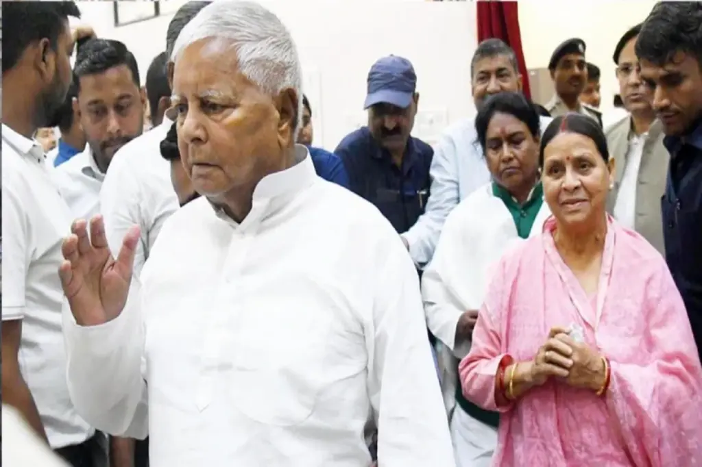 বান্ধবীর ছবি পোস্ট করে দল ও পরিবার থেকে লালুপ্রসাদের ছেলে বহিষ্কার 7 লালু