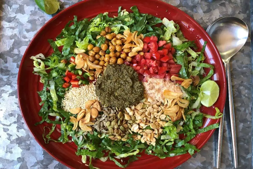 বিশ্বসেরা ১০ সালাদ 9 burmese tea leaf salad wide