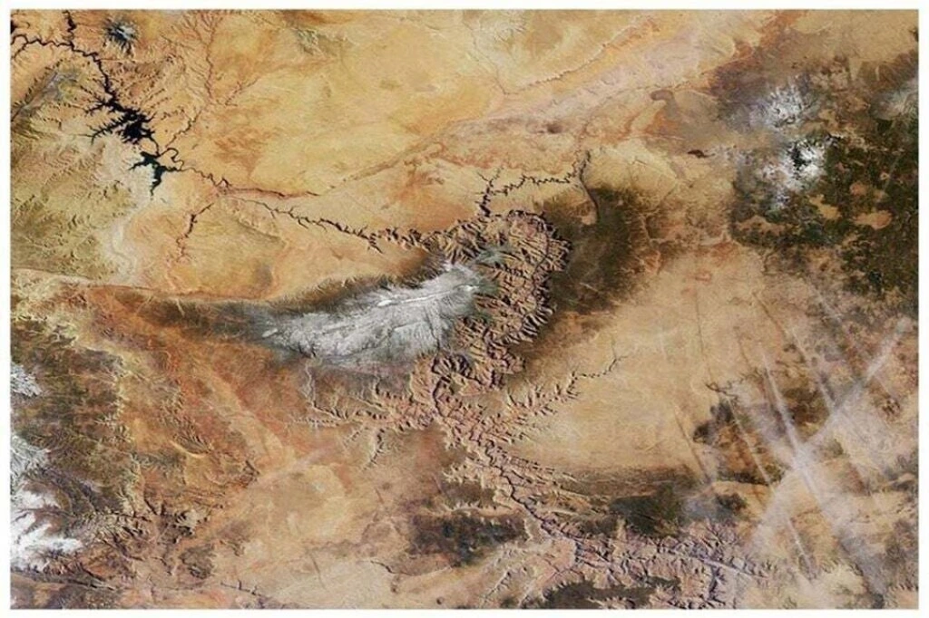 মহাকাশ থেকে দৃশ্যমান পৃথিবীর স্থানসমূহ 8 land 2