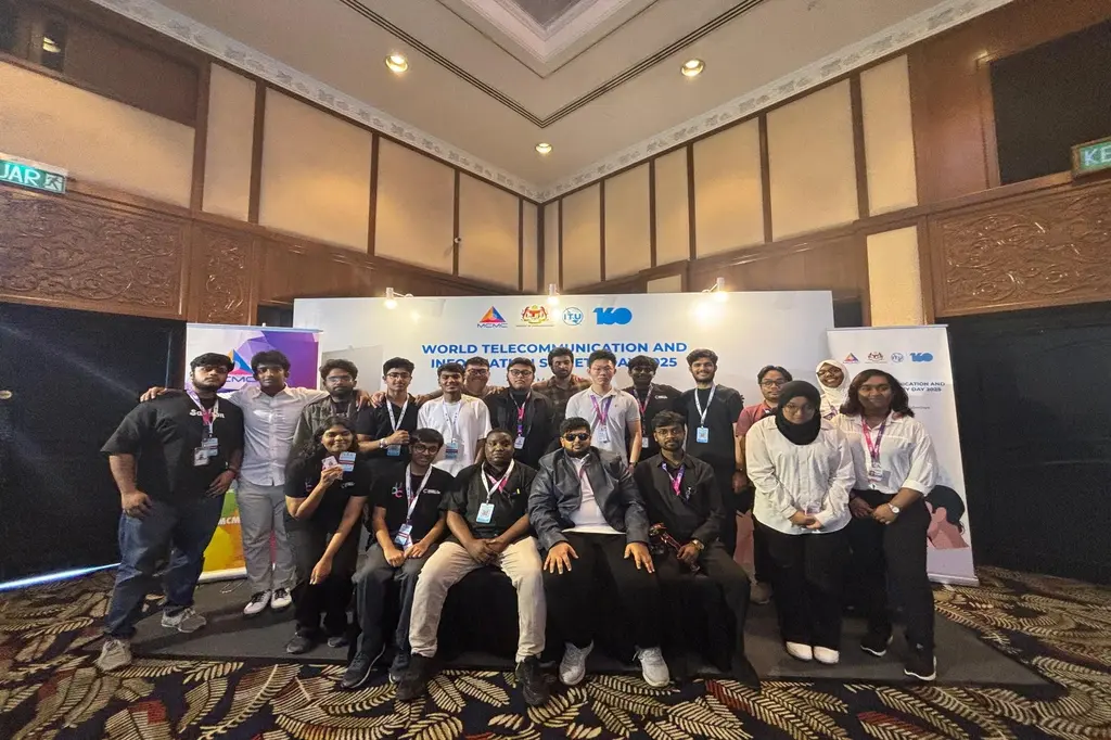 ১৭ বছরেই সাইবার হিরো মালয়েশিয়া প্রবাসী শোভন 6 shovon ceremony